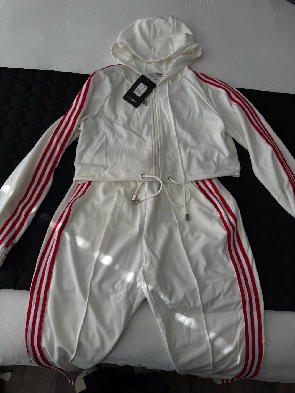 Fashion Nova cropped White Zip-Up Hoodie & Jogger Set with Red Accent